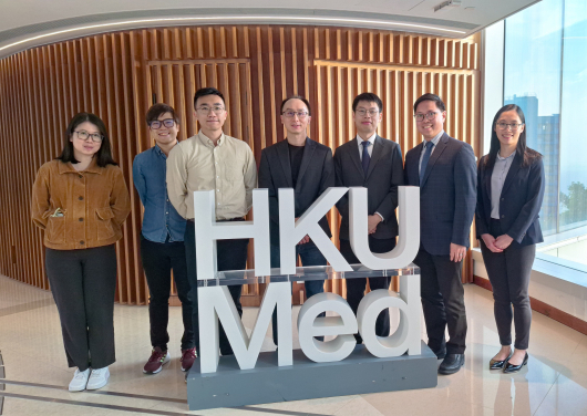 HKUMed research team develops world’s first AI model for thyroid cancer diagnosis, with over 90% accuracy and reduced consultation preparation time. The research was led by Professor Joseph Wu Tsz-kei (centre) and Dr Matrix Fung Man-him (third right).
 